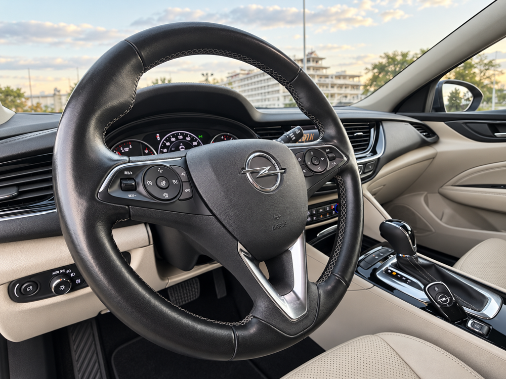 Insignia GRAND SPORT ELITE 2.0 D 170 AT8 - CONDUITE SEMI-AUTONOME - S 2017 occasion 94140 Alfortville