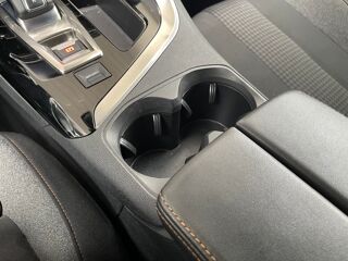 5008 1.2THP EAT8 130 cv Bo&icirc;te auto - Si&egrave;ges Massants - CarPlay - 2020 occasion 95190 Goussainville