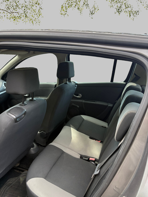 Clio III 1.5 DCI 86ch 170 000km CTok Entretien a jour 2009 occasion 69320 Feyzin
