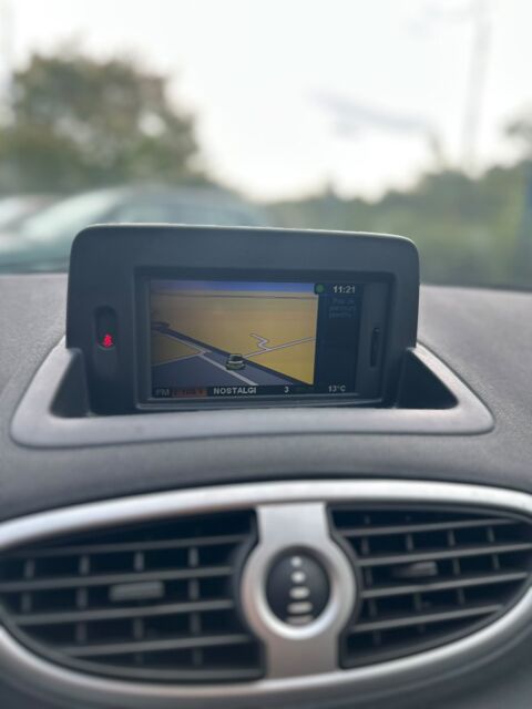 Clio III 1.5 dci 75cv TOMTOM / Distribution neuve 2010 occasion 49290 MAUGES SUR LOIRE