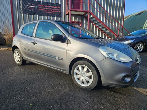 Renault Clio III Yahoo 1.2l  premi&egrave;re main 2012 occasion MAIZIERES-LES-METZ 57280