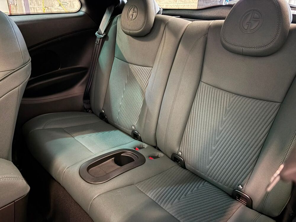 500 e 118cv 42kwh GIORGIO ARMANI COLLECTOR'S EDITION / CUIR / CA 2025 occasion 91480 Varennes-Jarcy
