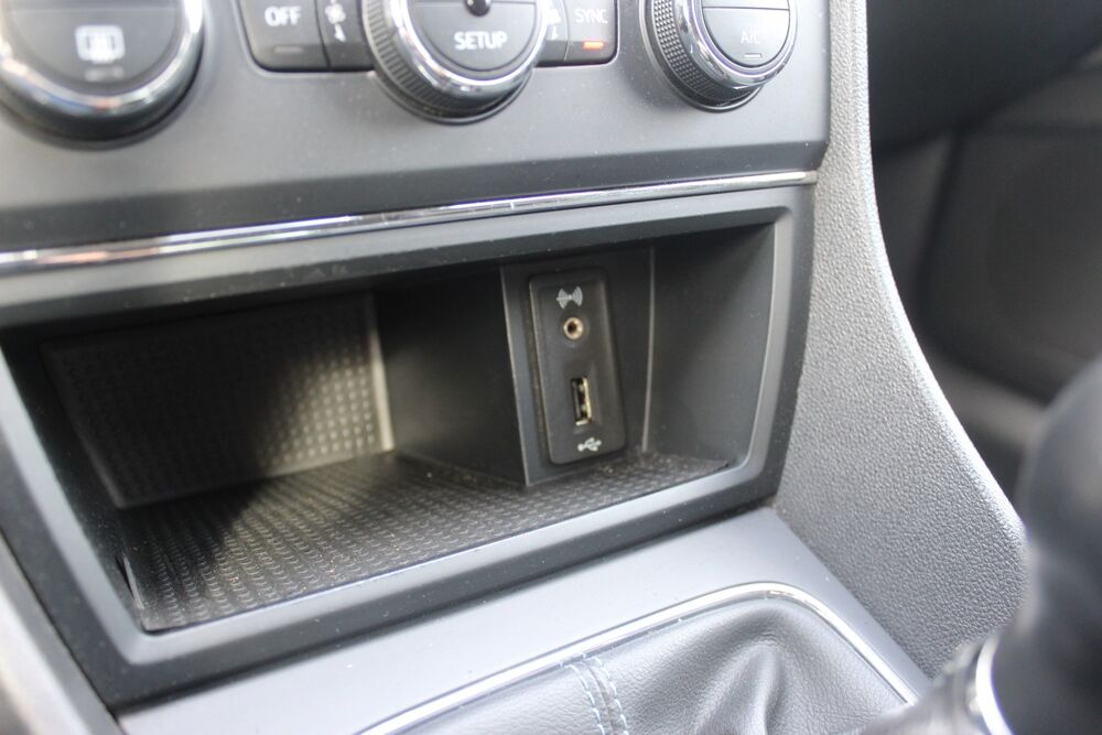 Leon III 1.2 TSI 110 ch S&S CONNECT + CARPLAY / CLIM AUTO / JA 17 2016 occasion 34430 Saint-Jean-de-V&eacute;das