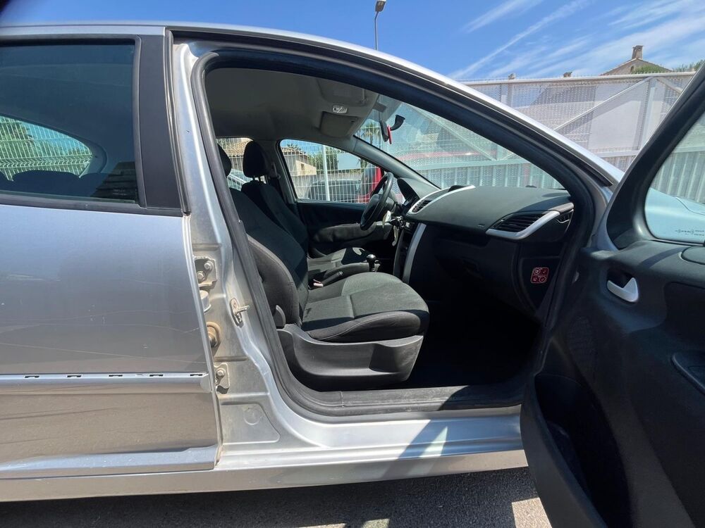 207 / 5 portes 1.4 HDi 68 cv* Finition Plus /2&egrave;me Main / Clim* 2012 occasion 34770 Gigean