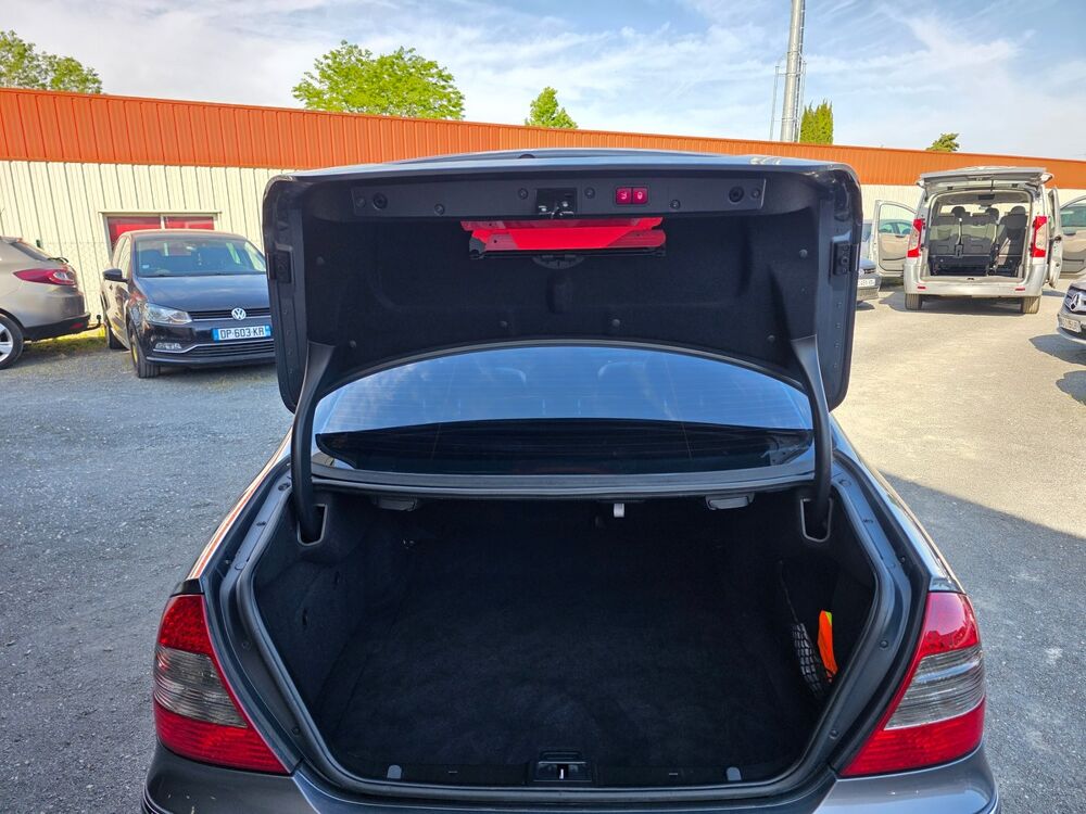 Classe E 500 5.5L V8 4MATIC 388CH PHASE II 2EME MAIN HISTORIQUE COMPL 2007 occasion 41350 Vineuil