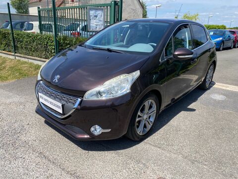 Peugeot 208 - 1.2 VTI 82 ALLURE 5 PORTES - Bordeaux 
