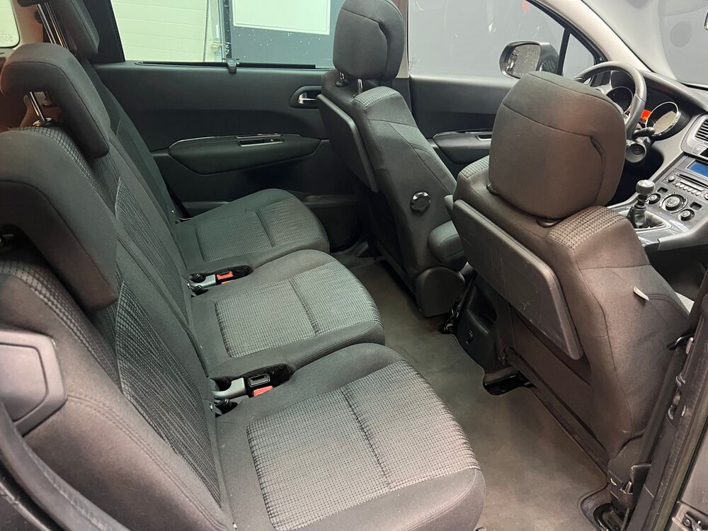 5008 1.6 HDi 115 cv 7 place 2013 occasion 69740 Genas