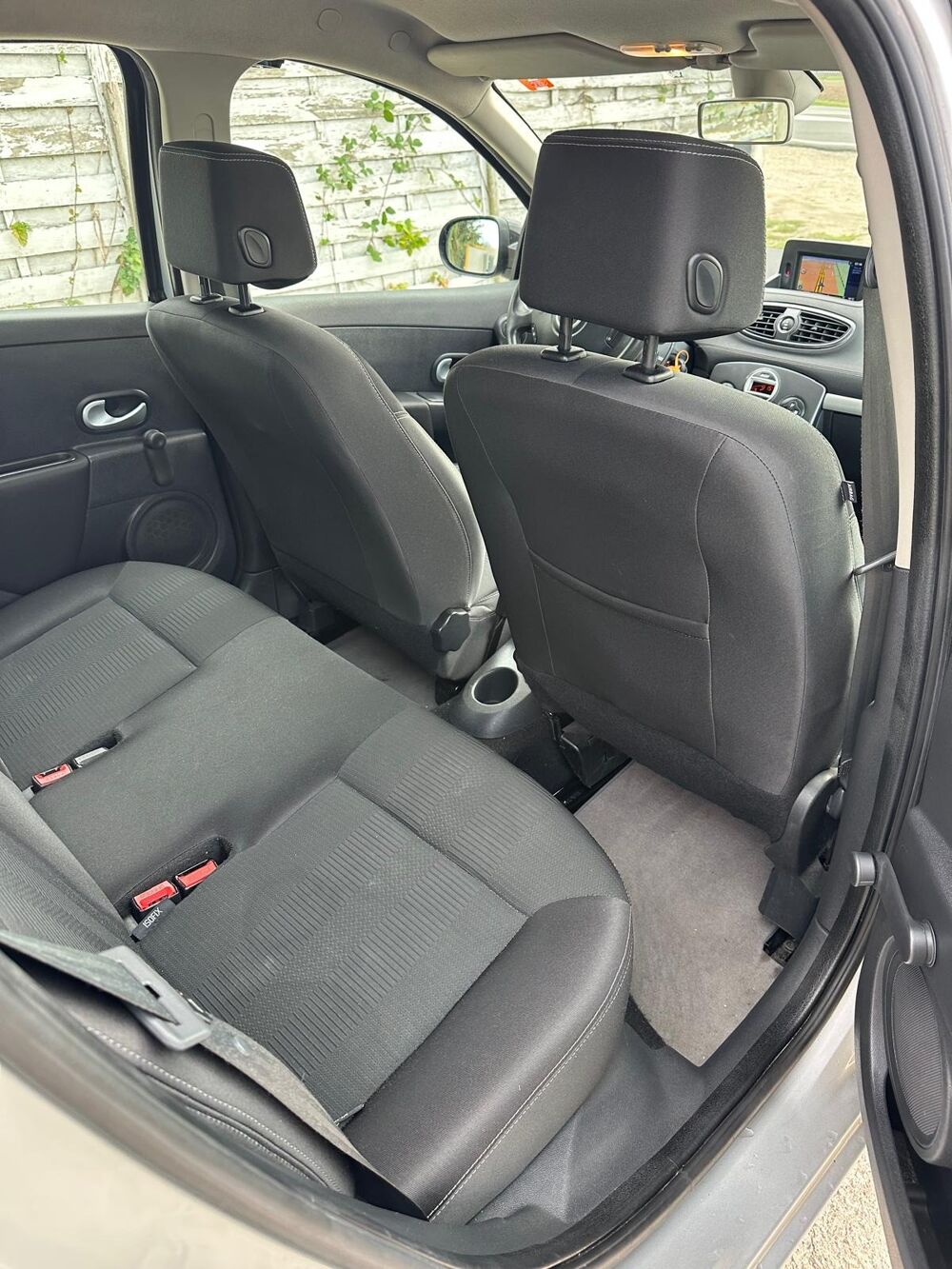 Clio III 1.6 16V 110CV boite auto garantie 12 mois offert 2011 occasion 45520 Cercottes