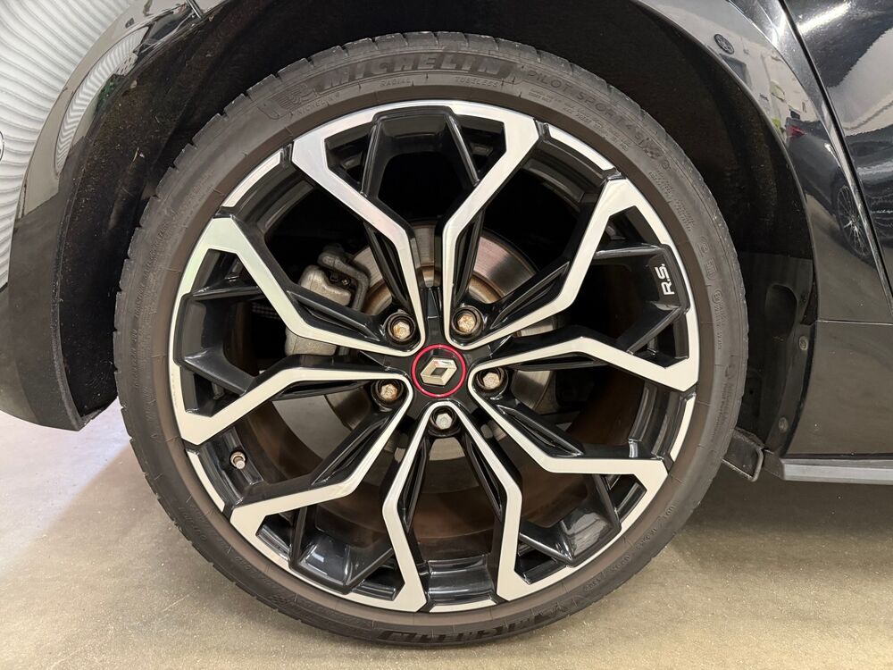 M&eacute;gane IV RS 1.8 TCE BVA / SUIVI CONSTRUCTEUR COMPLET / GARANTIE 2018 occasion 85300 CHALLANS