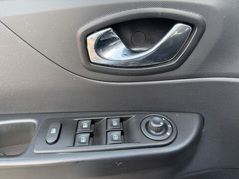 Captur 0.9 TCE 90 ch (5 cv) 12V Turbo BVM5 - 5 Portes Gris Stop&Sta 2015 occasion 63300 Thiers