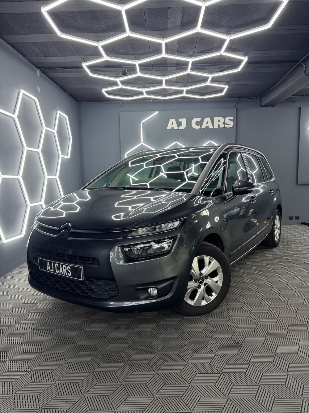 Grand C4 Picasso 1.6 HDI 120Ch *7 PL *DISTRI NEUVE *CAMERA AR* TOIT PANO *GA 2015 occasion 57160 Moulins-l&egrave;s-Metz