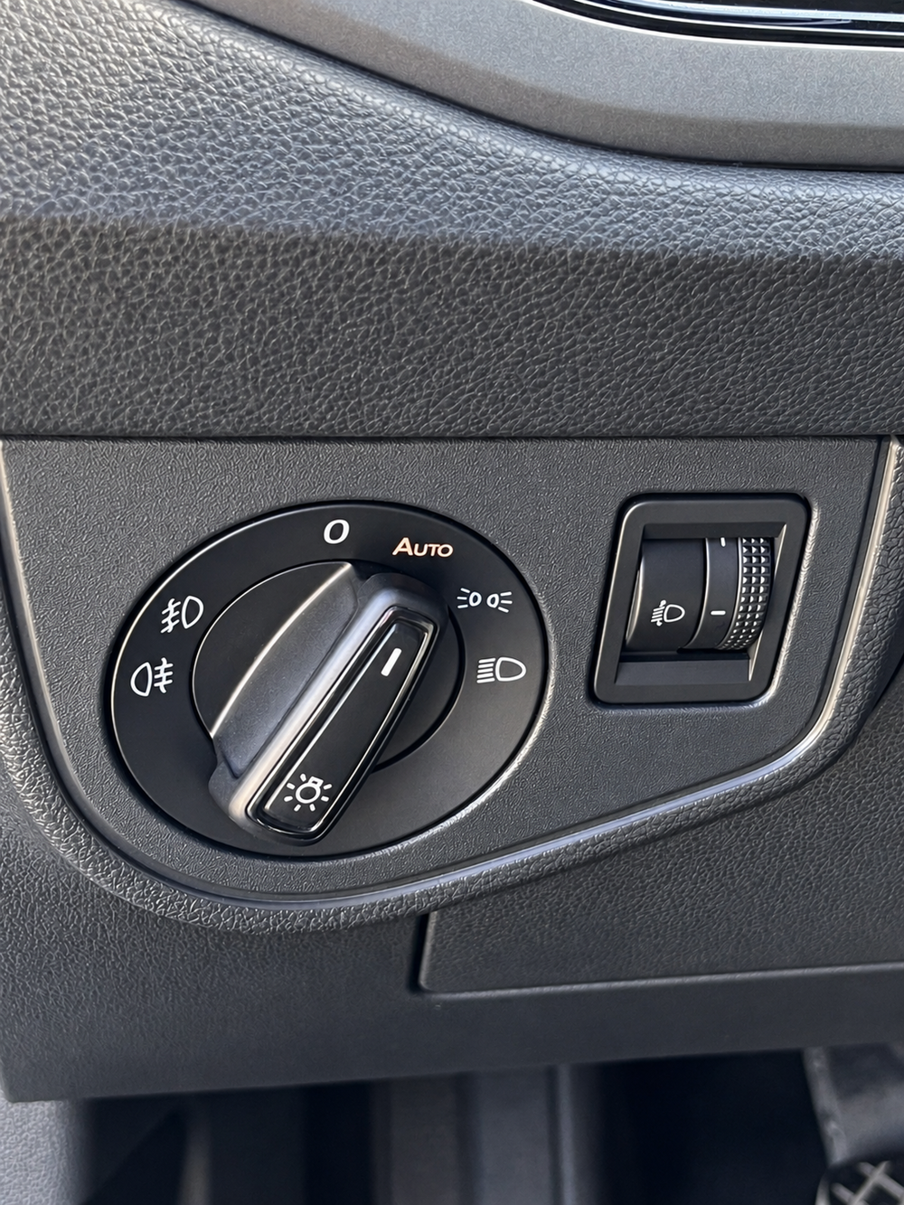 Polo VI 1.6 TDi 95 LOUNGE BVM5 - ENTRETIEN VW - CONNECT&Eacute;E - FIABL 2019 occasion 94140 Alfortville
