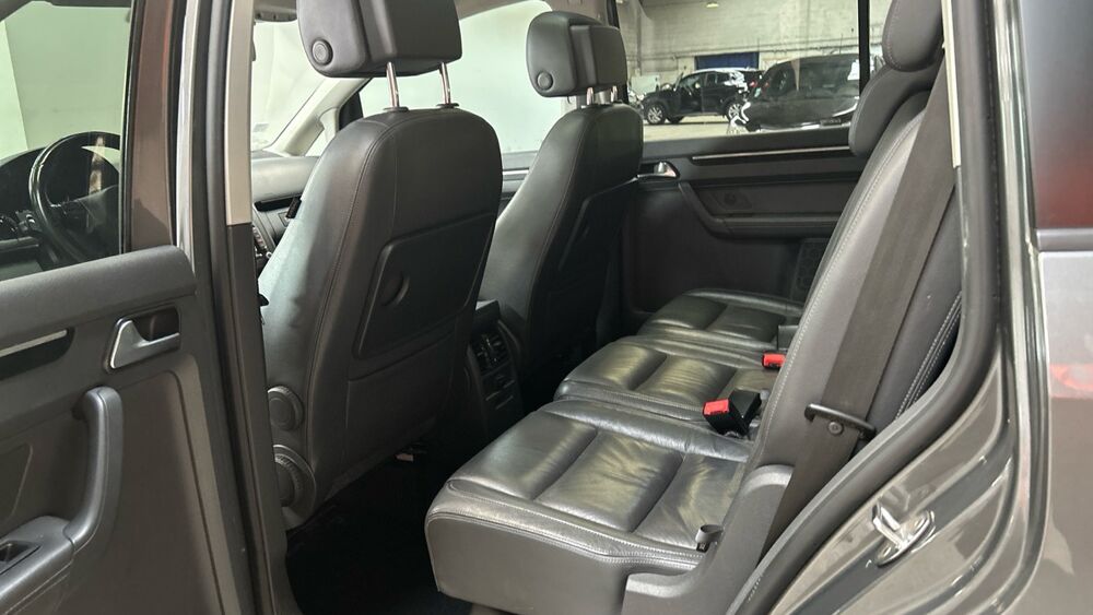 Touran 2.0 TDI 140 CV DSG 6 FINITON CARAT 2013 occasion 01360 Balan