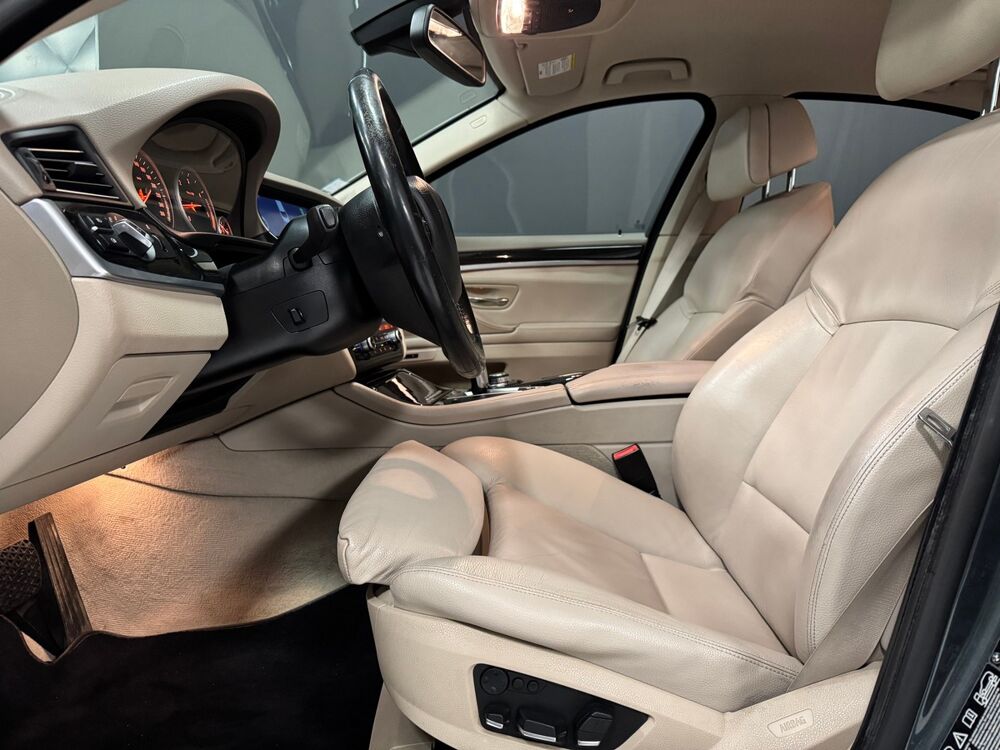 S&eacute;rie 5 (F10) 530d xDrive 3.0l 258cv Luxury BVA8 2011 Suivi complet 2011 occasion 69330 Pusignan