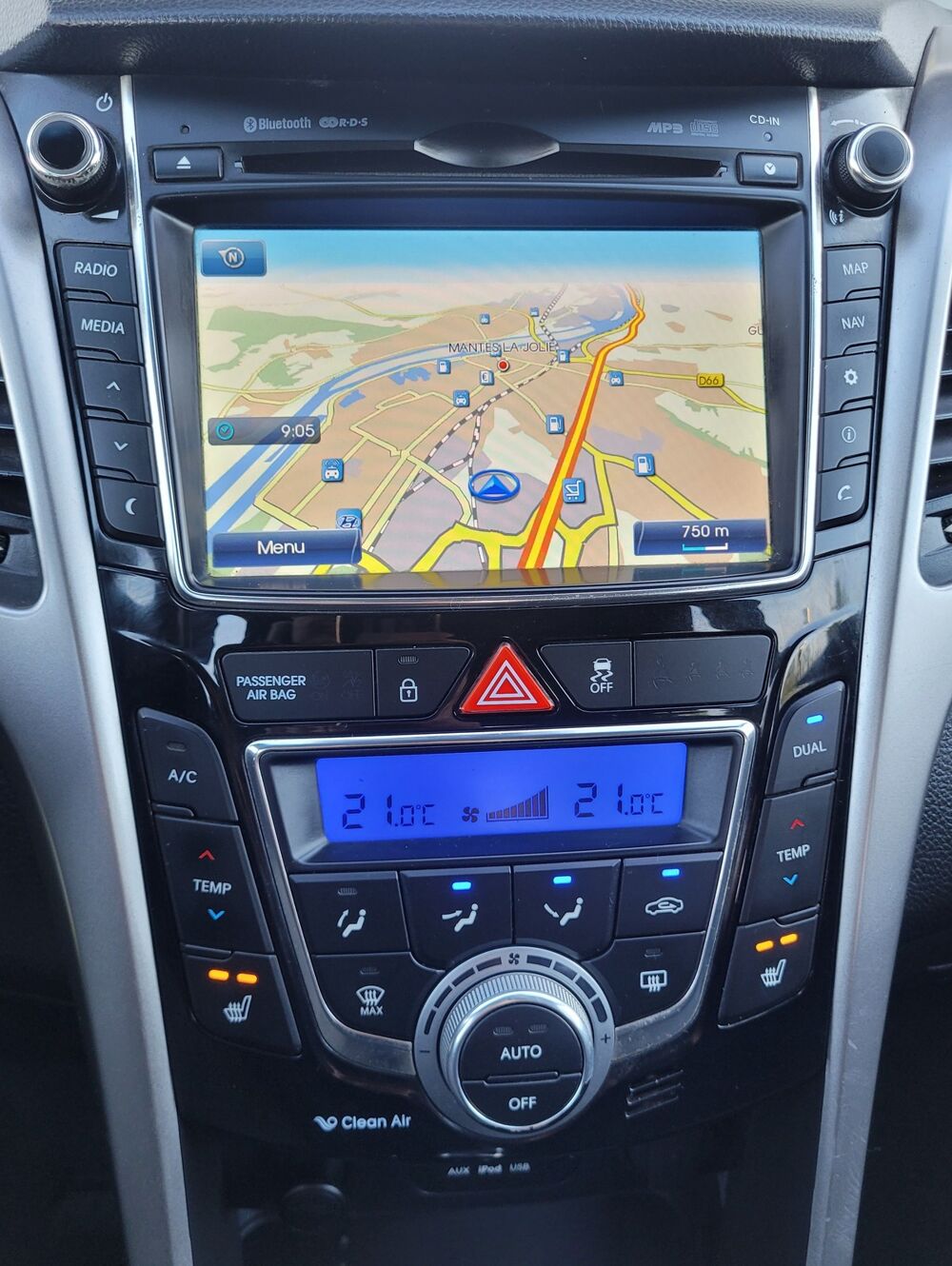 i30 1.6 CRDI 110 BLUE DRIVE PACK SENSATION PREMIERE MAIN GARANTI 2012 occasion 78200 BUCHELAY