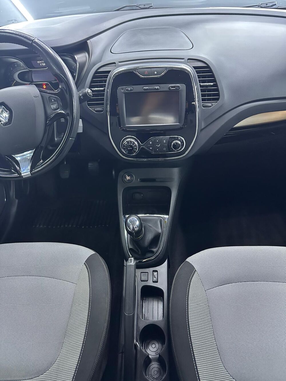Captur 1.5 DCI 90 Ch 1ERE MAIN *DISTRI NEUVE *GPS *CLIM AUTO* GARAN 2013 occasion 57160 Moulins-l&egrave;s-Metz
