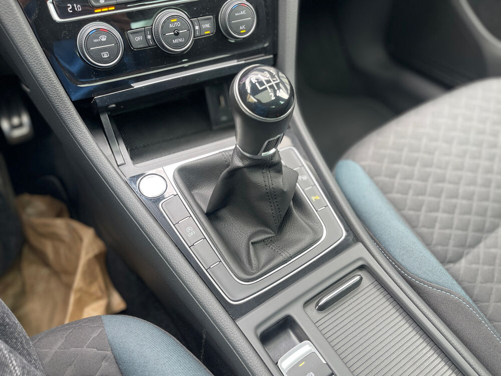 Golf 7 1.6 TDI 116 CH IQ-DRIVE TOIT OUVRANT/SI&Egrave;GES CHAUFFANTS/BLU 2019 occasion 42000 Saint-Etienne