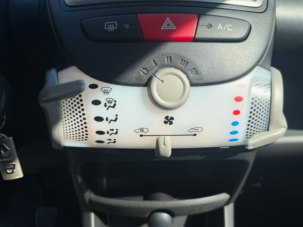 107 1.0I 12V 68 CH CLIMATISATION/ VITRES ELECTRIQUES/ BLUETOOTH/ 2013 occasion 42000 Saint-Etienne