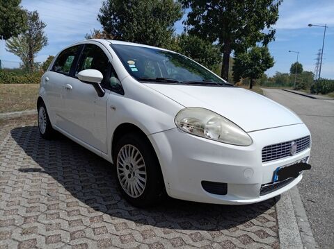 Grande Punto 1.3 JTD 75cv 2009 occasion 69800 Saint-Priest