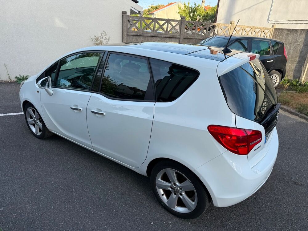 Meriva 1.7 CDTI 110 CV cosmos 1rs main garantis 6 mois courroie &agrave; j 2011 occasion 78800 Houilles