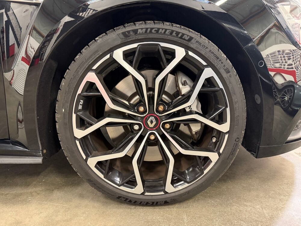 M&eacute;gane IV RS 1.8 TCE BVA / SUIVI CONSTRUCTEUR COMPLET / GARANTIE 2018 occasion 85300 CHALLANS