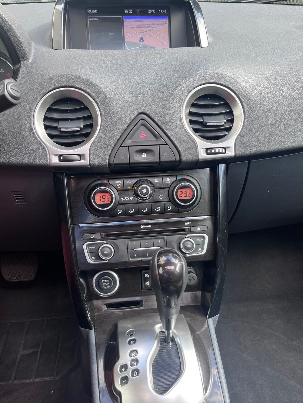 Koleos 2.0 dci *INITIALE PARIS * **BOITE AUTOMATIQUE** ***TOIT OU 2014 occasion 29200 BREST
