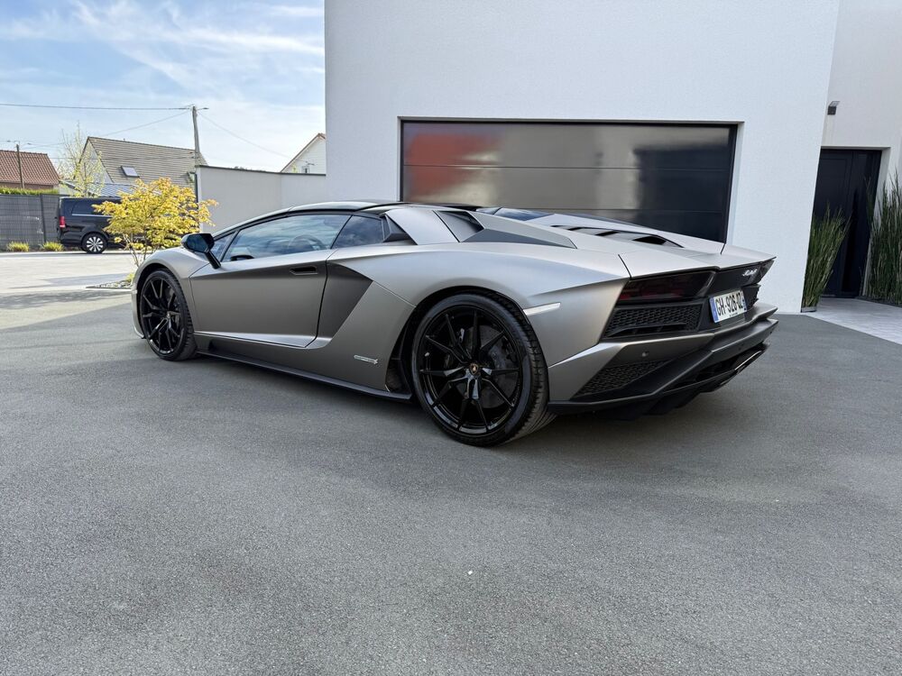 Aventador S ROADSTER 6.5L V12 / 741 CH / CARNET COMPLET / TVA / 34352 2018 occasion 62780 CUCQ