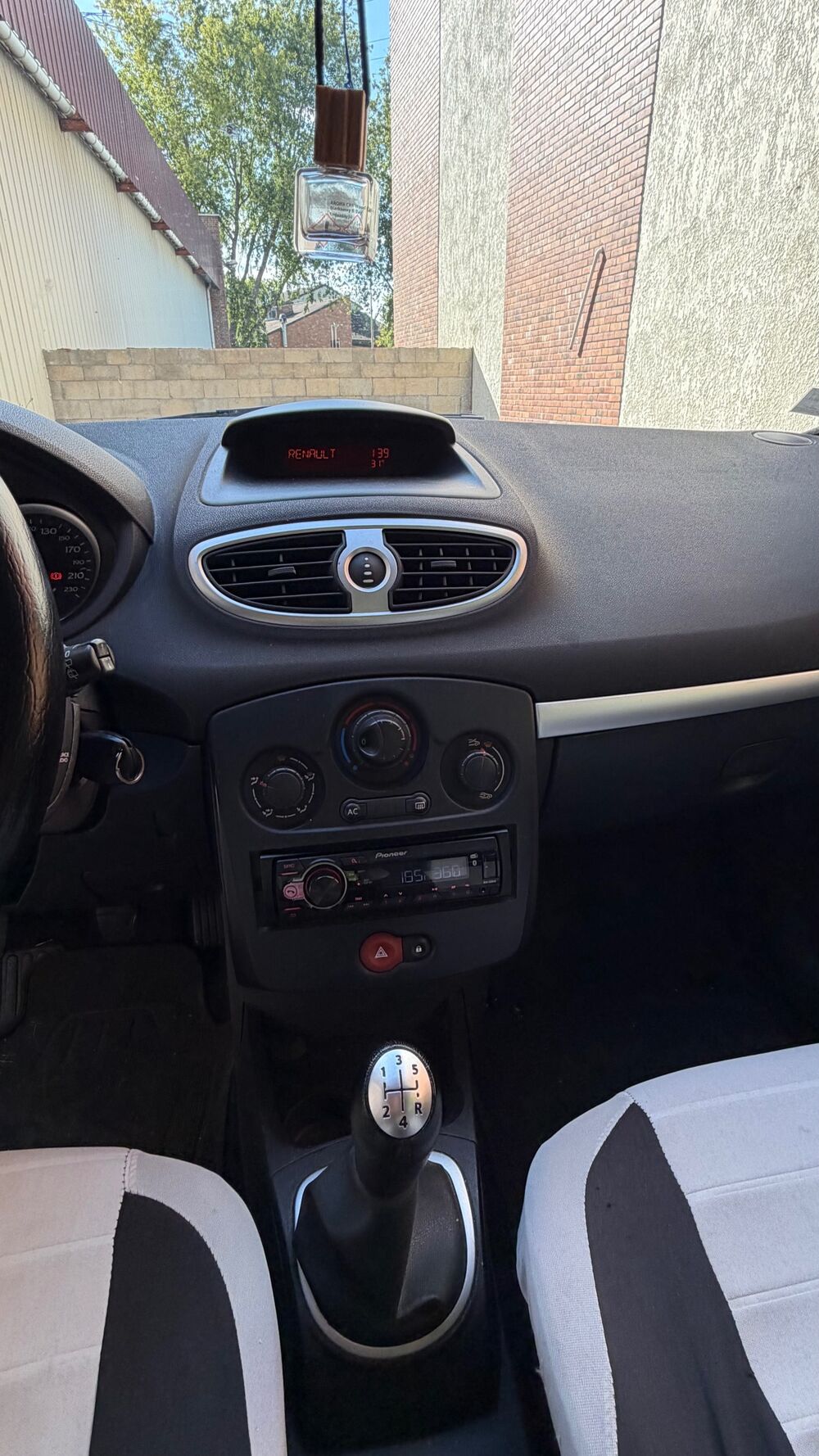 Clio 3 1.5dci possibilit&eacute; de paiement 3 ou 4x jusqu'&agrave; 4000e 2009 occasion 91090 Lisses