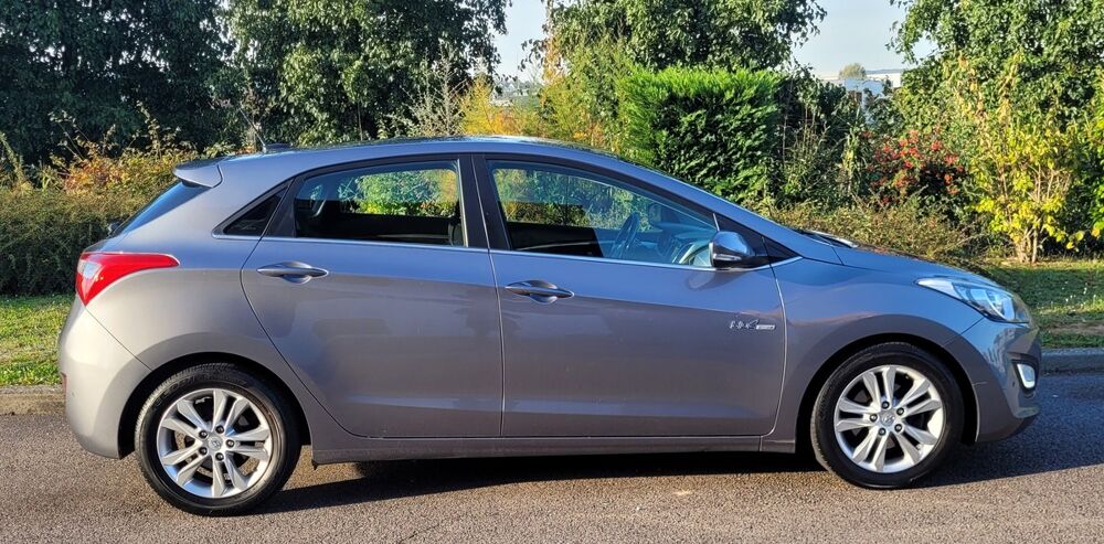 i30 1.6 CRDI 110 BLUE DRIVE PACK SENSATION PREMIERE MAIN GARANTI 2012 occasion 78200 BUCHELAY