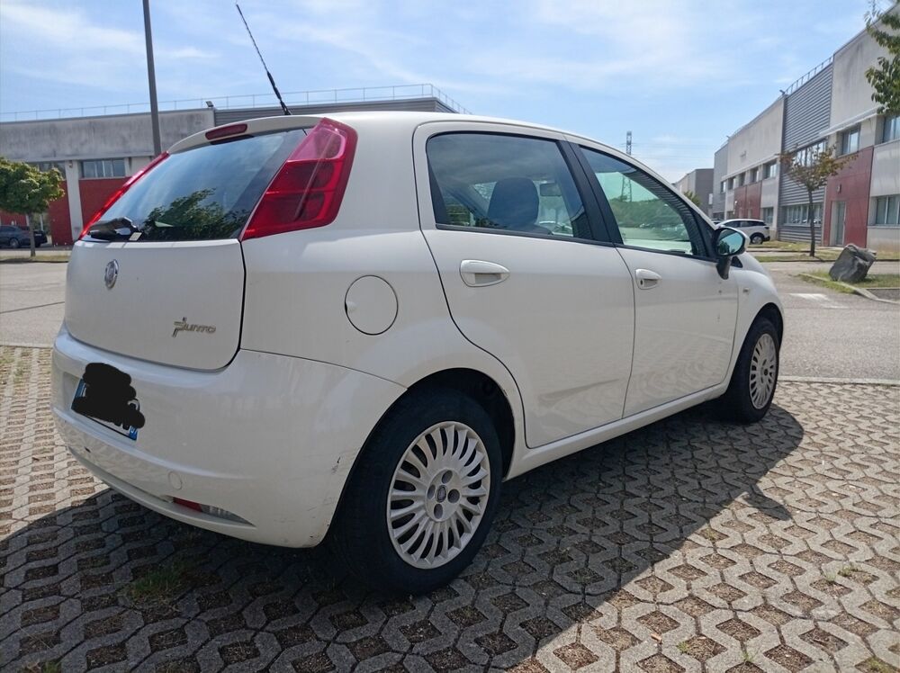 Grande Punto 1.3 JTD 75cv 2009 occasion 69800 Saint-Priest