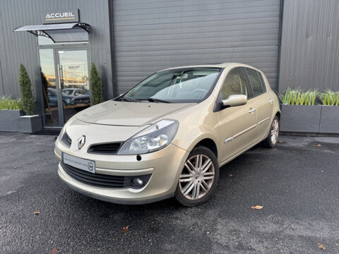 Renault Clio III 1.6i 110ch INITIALE PARIS / TOIT OUVRANT 2006 occasion Coigni&egrave;res 78310