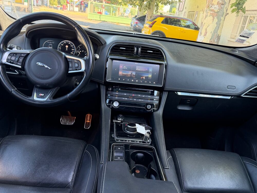 F-PACE 3.0D S BVA R-SPORT DYNAMIC 300 CARNET DISPO + SUIVI SOLIDE 2017 occasion 69330 MEYZIEU