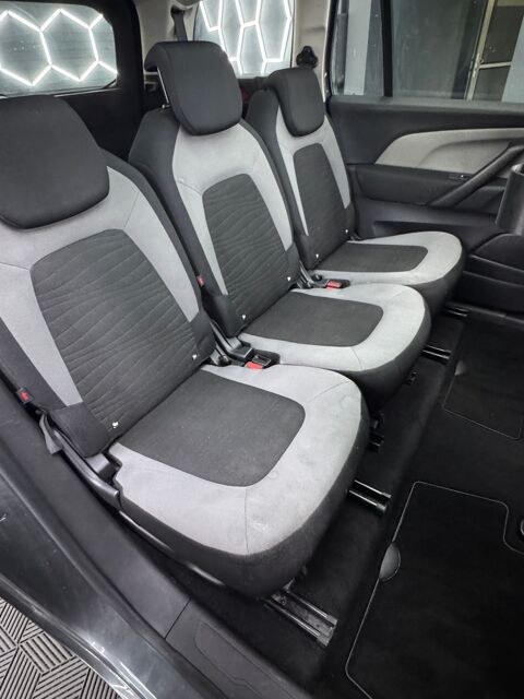 Grand C4 Picasso 1.6 HDI 120Ch *7 PL *DISTRI NEUVE *CAMERA AR* TOIT PANO *GA 2015 occasion 57160 Moulins-l&egrave;s-Metz