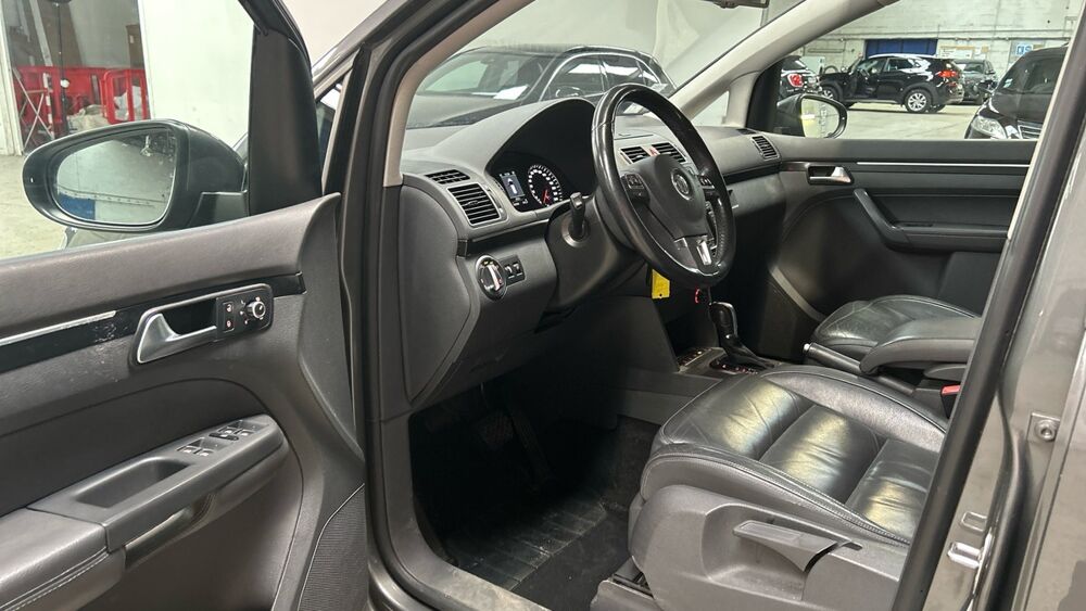 Touran 2.0 TDI 140 CV DSG 6 FINITON CARAT 2013 occasion 01360 Balan