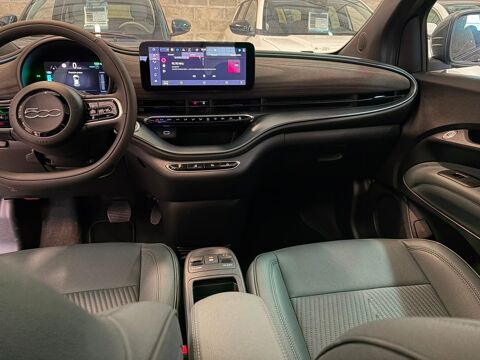 500 e 118cv 42kwh GIORGIO ARMANI COLLECTOR'S EDITION / CUIR / CA 2025 occasion 91480 Varennes-Jarcy