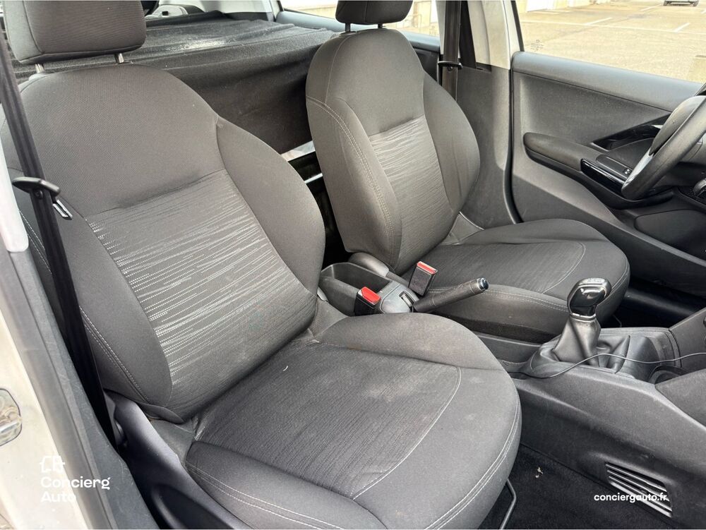 208 1.6 BlueHDI 75 soci&eacute;t&eacute; 2 places / CarPlay / Distribution neu 2016 occasion 69700 Givors