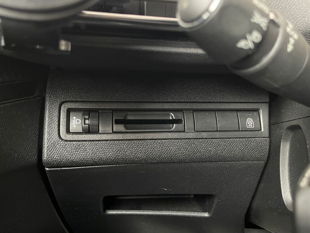5008 1.2THP EAT8 130 cv Bo&icirc;te auto - Si&egrave;ges Massants - CarPlay - 2020 occasion 95190 Goussainville
