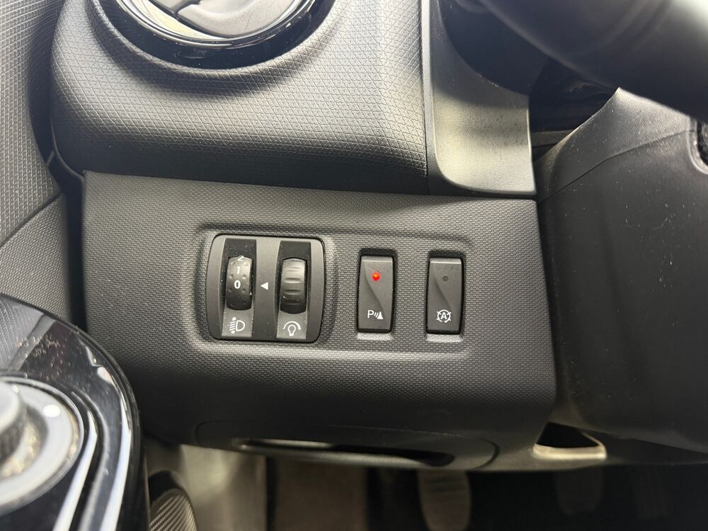 Clio IV 4 Business 0.9 TCE 90 CH - Radar de recul - Apple Carplay 2014 occasion 95190 Goussainville
