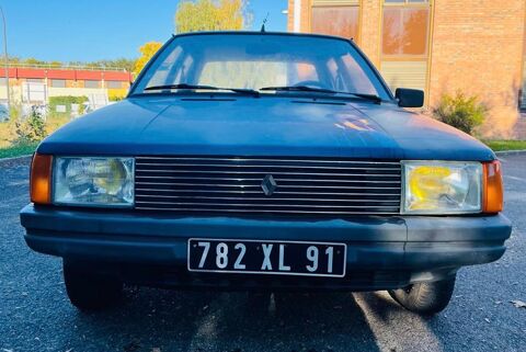 Clio III TC 1&egrave;re main 82980km 1982 occasion 91300 Massy