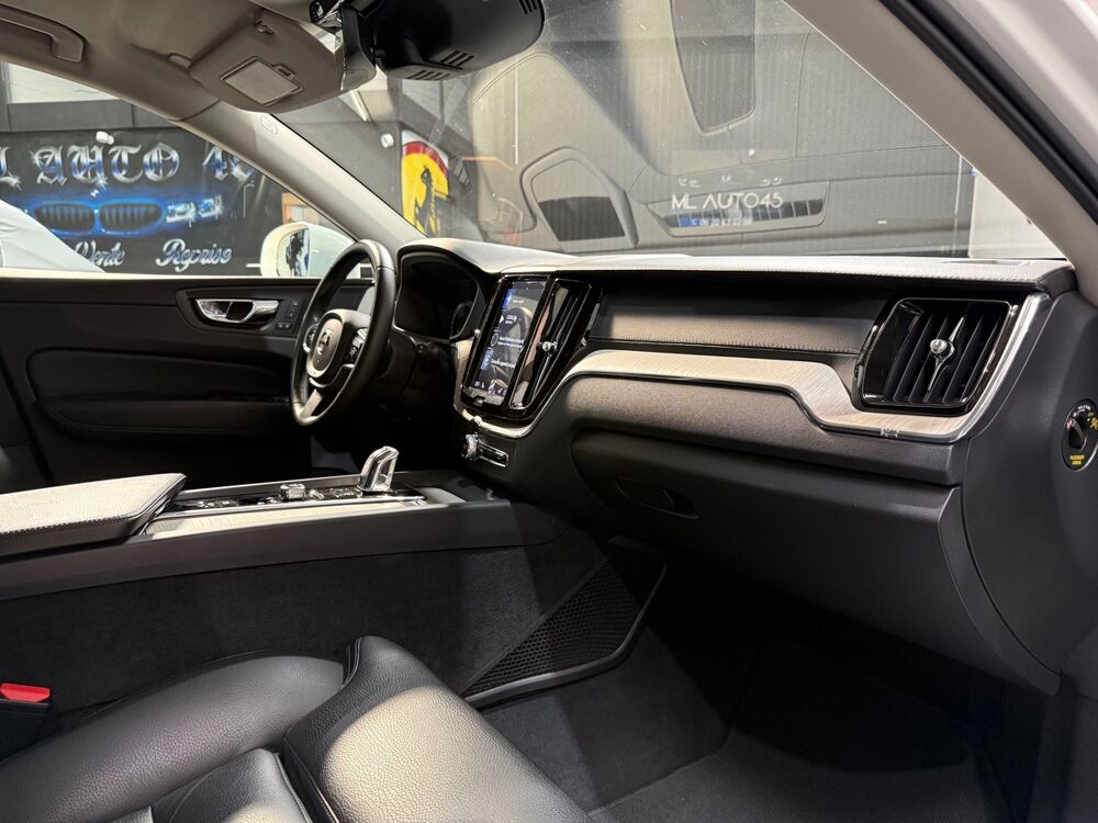 XC60 T8 2.0 Plug in Hybrid AWD Geartronic8 303+89 cv Bo&icirc;te auto O 2018 occasion 45560 Saint-Denis-en-Val