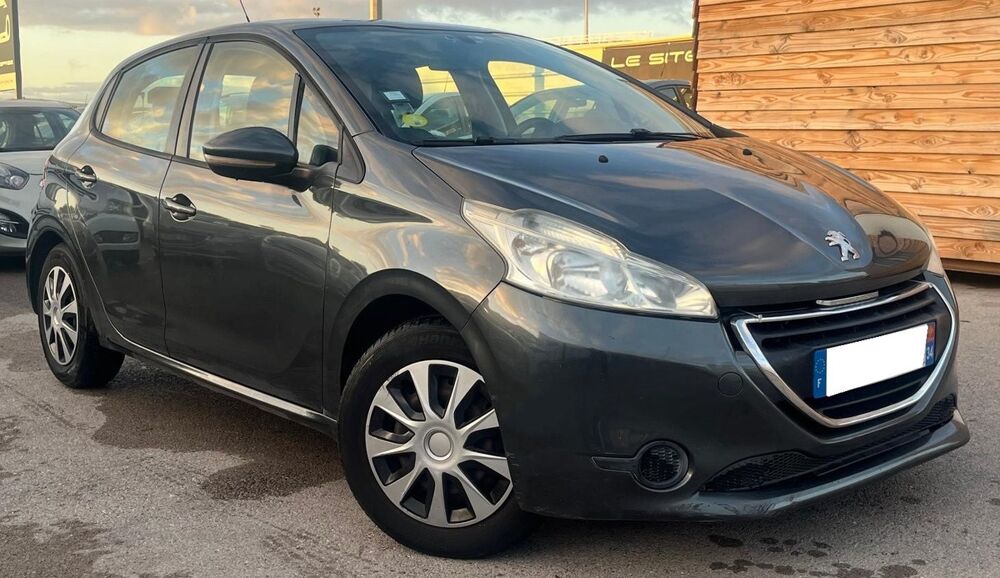 208 / 5 Portes 1.4 HDi FAP 68 cv *Finition Active / CLIM * 2013 occasion 34770 Gigean