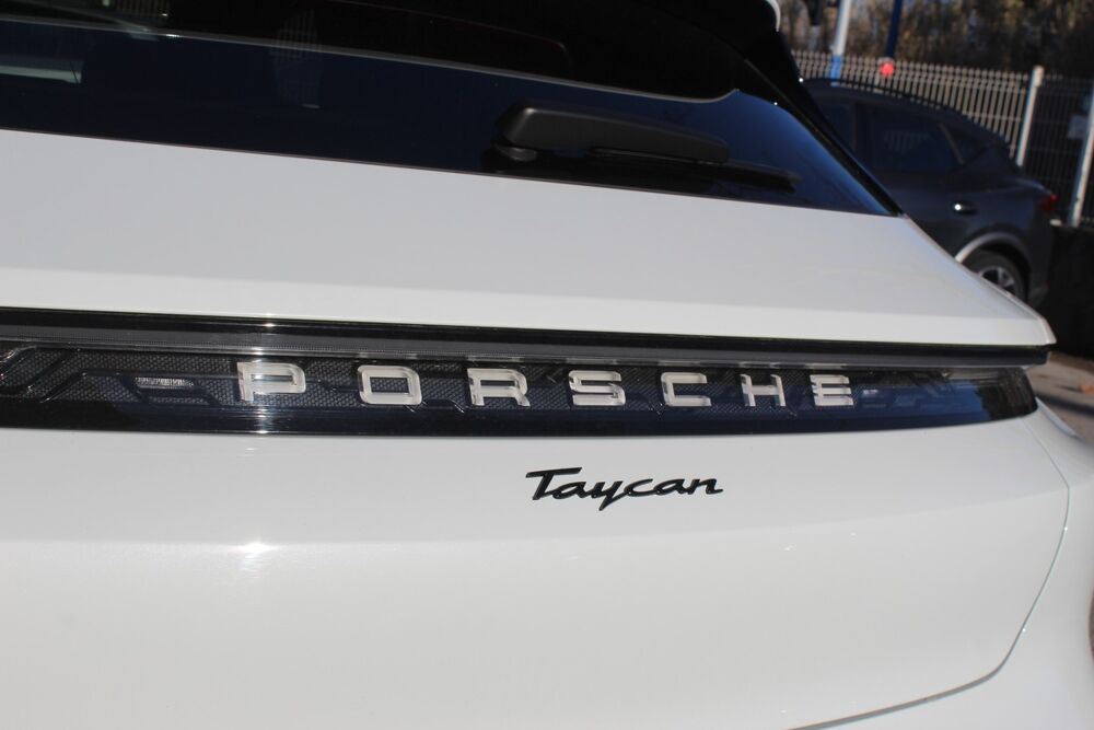 Taycan 476 ch AVEC BATTERIE PERFORMANCE PLUS 93.4 KWH + TOIT PANO O 2023 occasion 34430 Saint-Jean-de-V&eacute;das