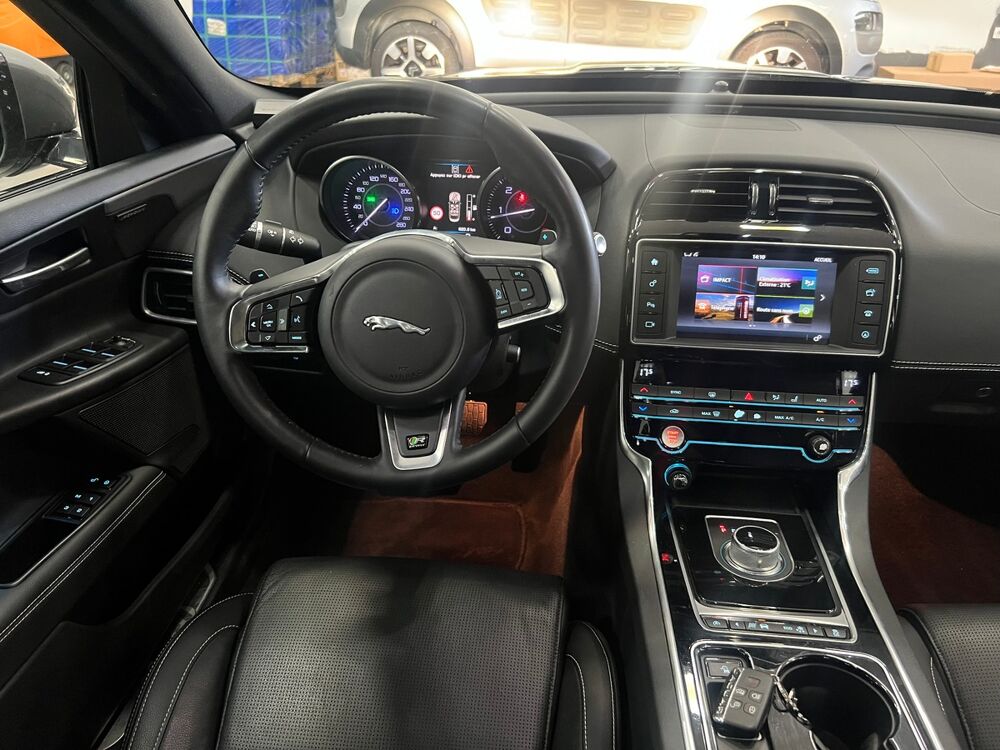 XE 2.0d 180 cv Finition R Sporte / Financement possible 2016 occasion 69800 SAINT-PRIEST
