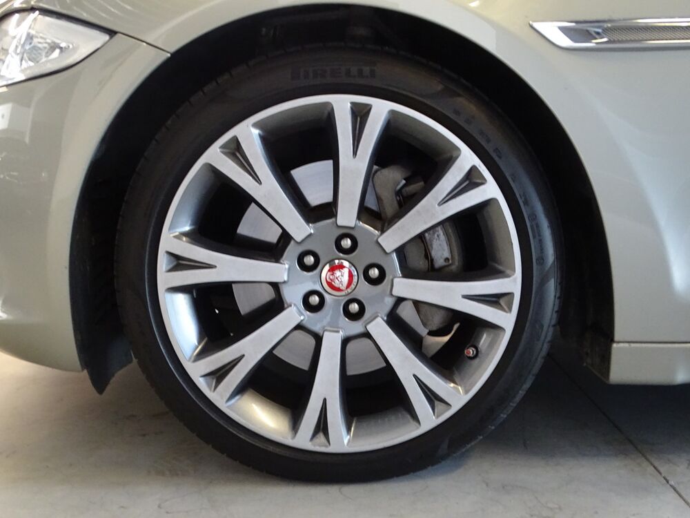 XJ II 3.0 V6 340 Ch S/C PORTFOLIO Supercharged AWD 4x4 2013 occasion 34500 B&eacute;ziers