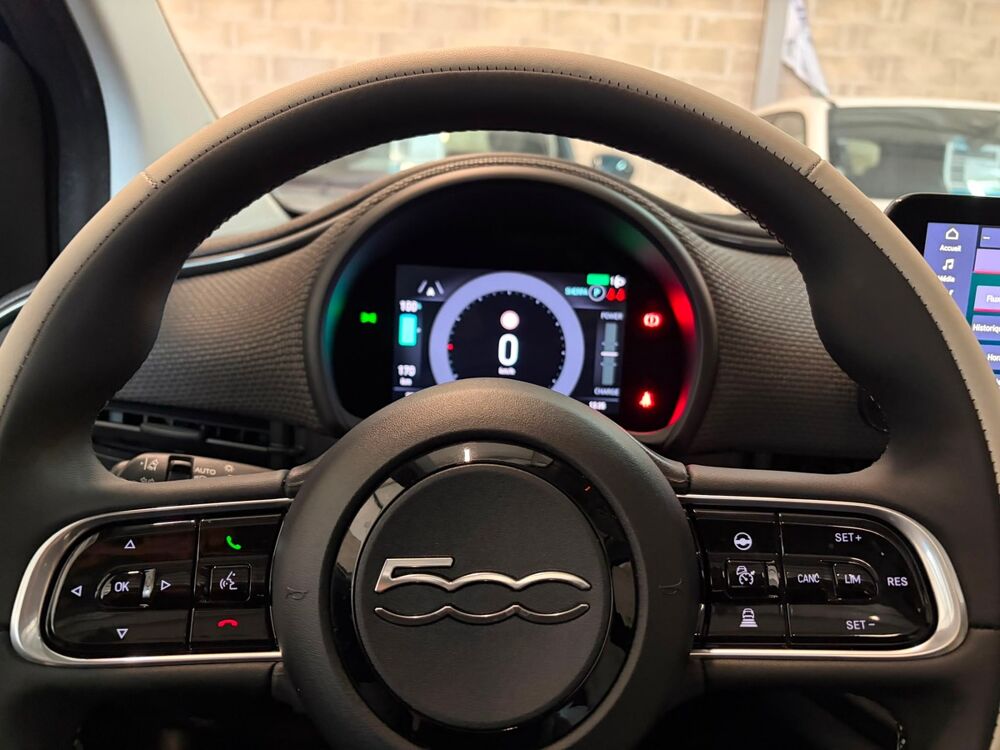 500 e 95cv 23.8 KWH LA PRIMA OCEAN GREEN / CUIR / CAMERA RADAR 2023 occasion 91480 Varennes-Jarcy