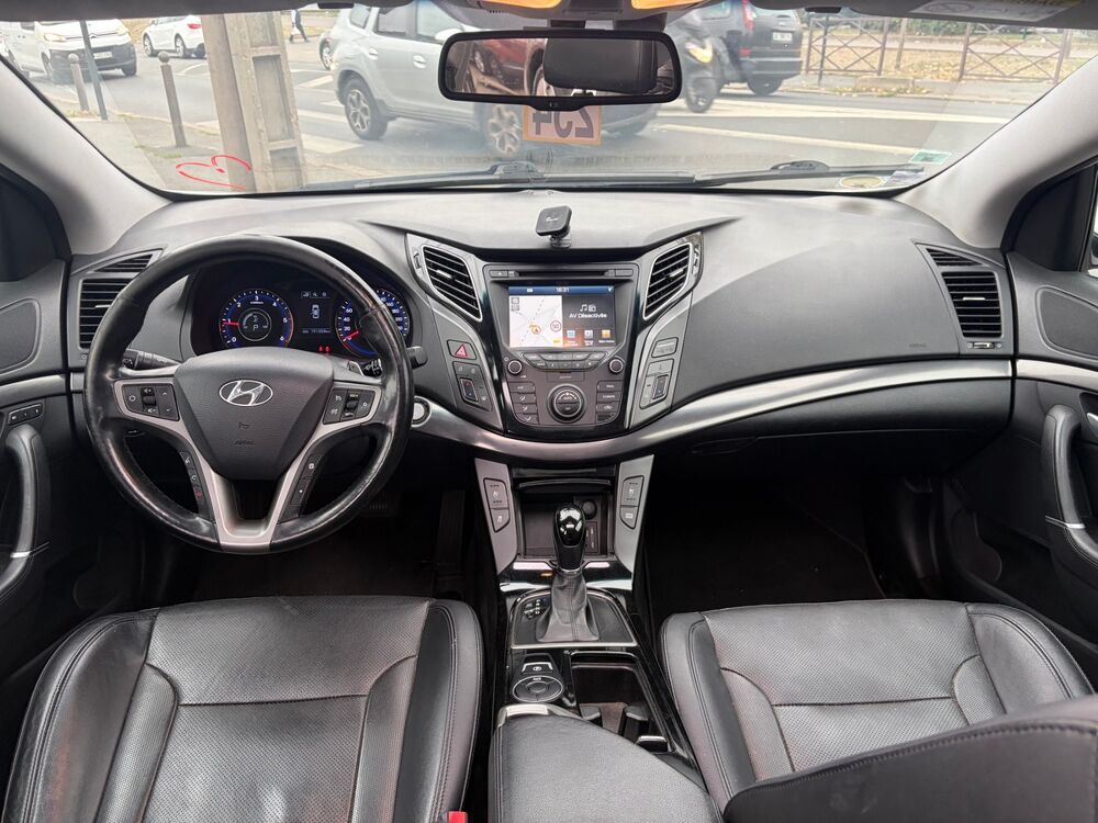 i40 2015 BOITE AUTO TOIT OUVRANT CUIR GPS Bluetooth Facture d e 2015 occasion 95100 ARGENTEUIL