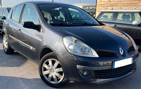 Renault clio iii / 5 Portes Phase 2 / 1.5 dCi 70 cv *CLIM