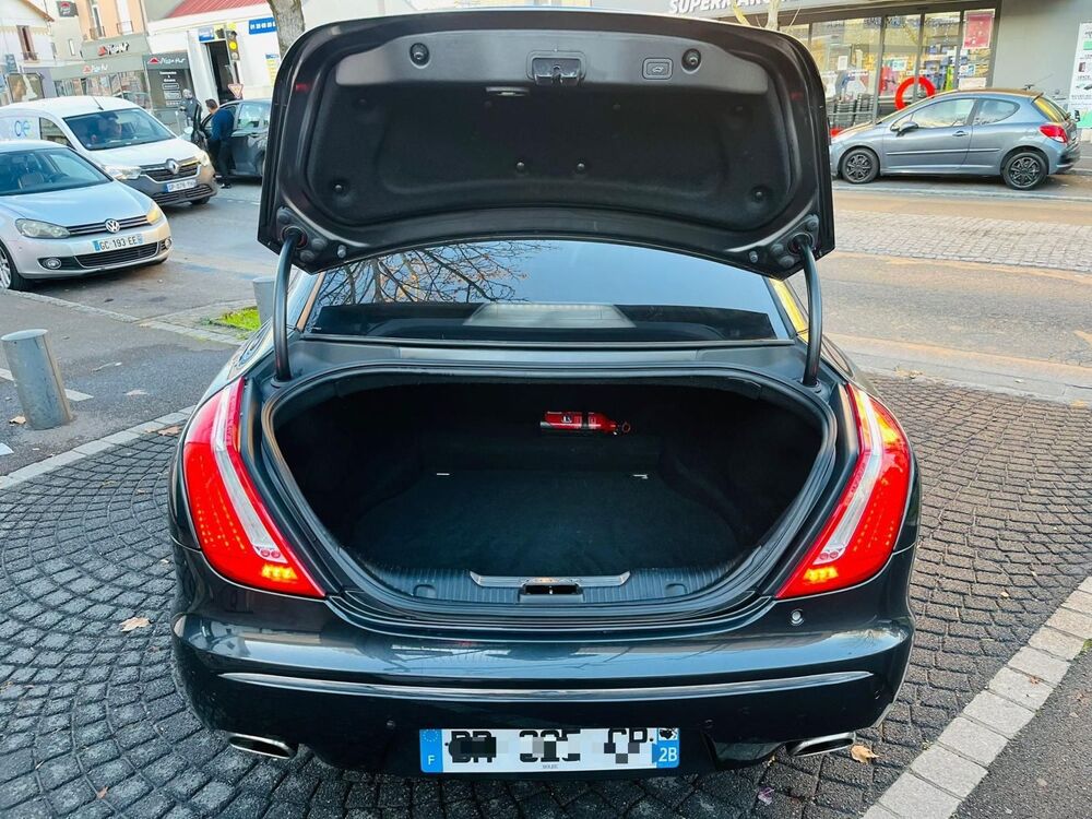 XJ Premium Luxe - 3.0 D V6 275 Bva6 - 2nd Main / Crit'2 / Entre 2015 occasion 78800 Houilles