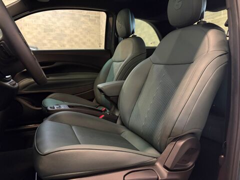 500 e 118cv 42kwh GIORGIO ARMANI COLLECTOR'S EDITION / CUIR / CA 2025 occasion 91480 Varennes-Jarcy