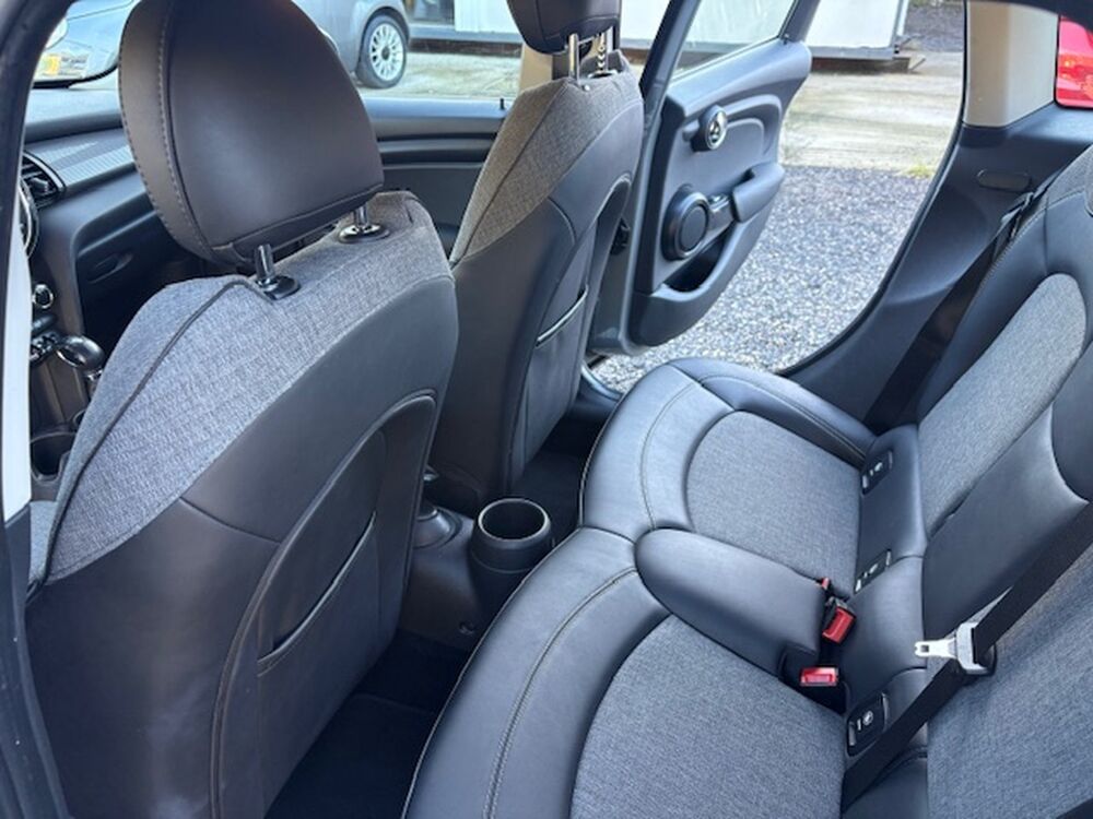 MINI COUPE Cooper D 1.5 Bo&icirc;te auto F55 2017 occasion 31490 LEGUEVIN